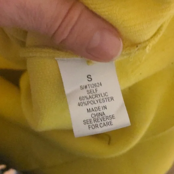 Fashion Nova - Size Small Yellow Long Sleeve Sweater with Blue strip on … - Picture 6 of 6